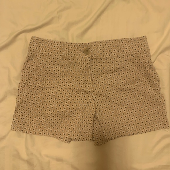 Ann Taylor Pants - Ann Taylor daisy flower shorts